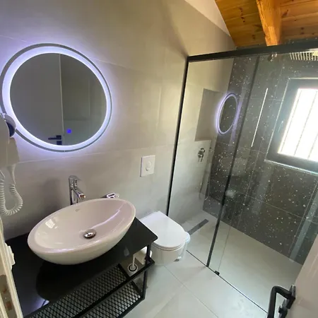 Crown Deluxe * Sarande