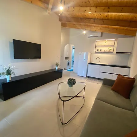 Crown Deluxe Villa Sarande