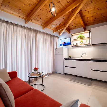 Crown * Sarandë