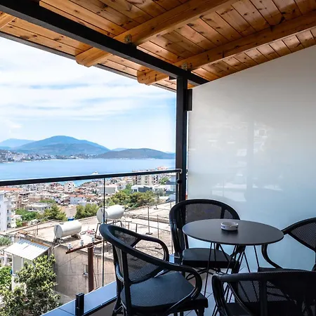 Crown * Sarandë